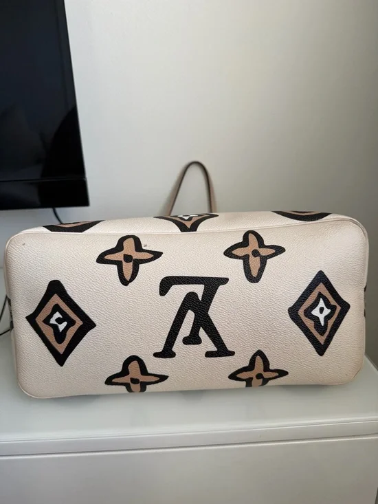 Louis Vuitton Neverfull MM in “Wild Creme” - Picture 5 of 14